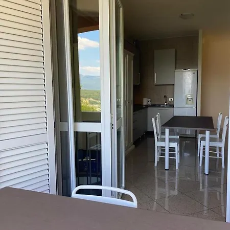 • Lovely Lake View • Apartmán